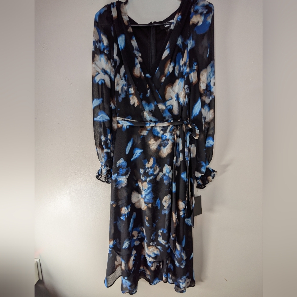 DKNY Elegant Black and Blue Floral Wrap Dress NWT size 4